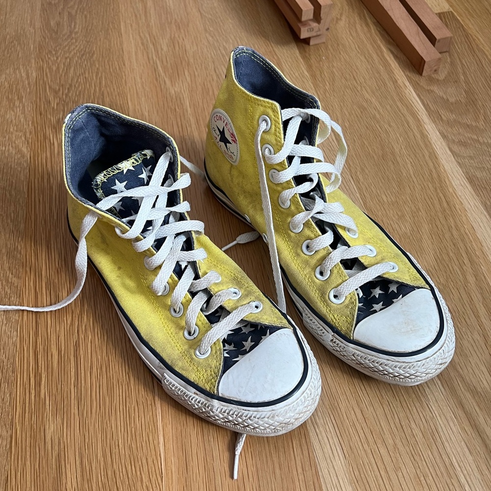 Michigan gameday Converse